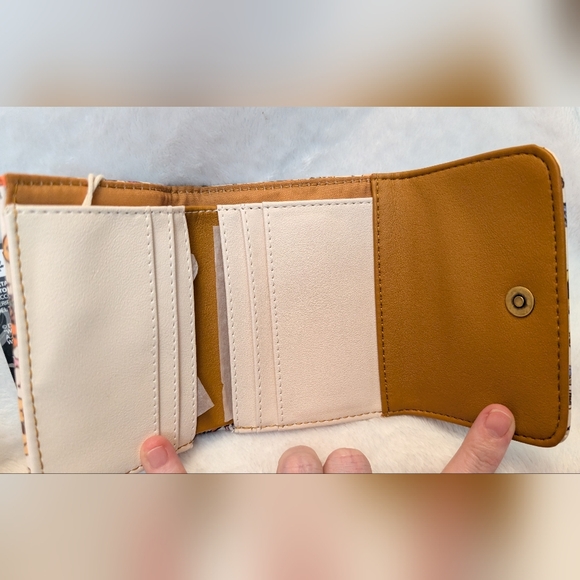 Loungefly Disney Winnie the Pooh Fall Halloween Wallet NWT - Picture 3 of 4